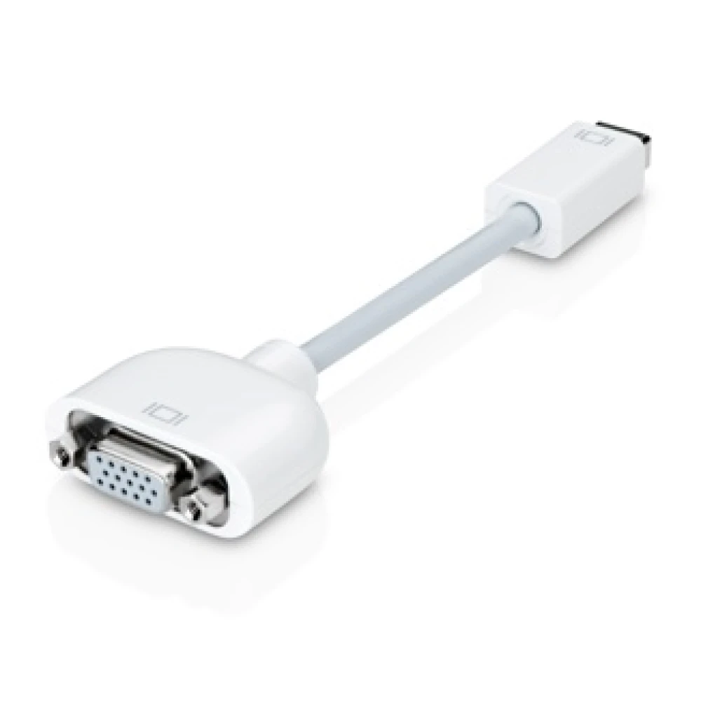 Adaptador Mini DVI a VGA conectado a un ordenador y monitor VGA