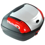 Univerzalni moto kofer 46 litara srebrni - za 2 kacige s bravom