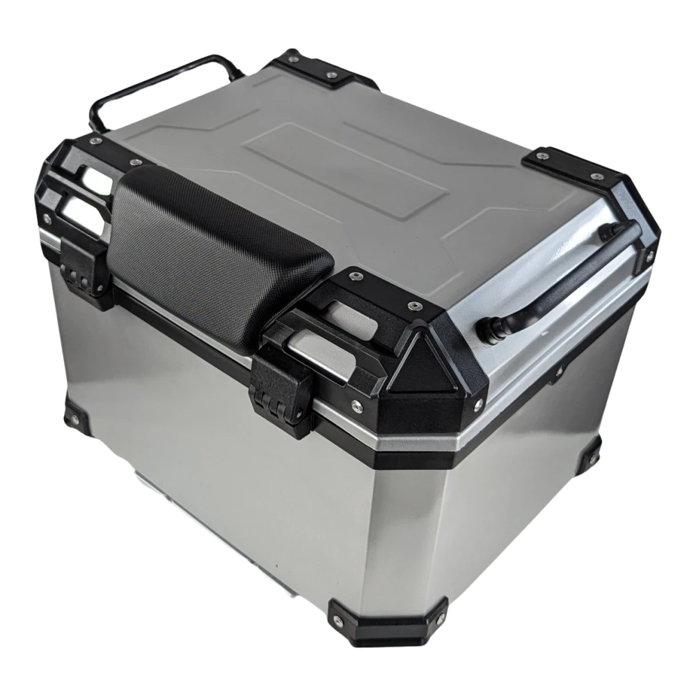 Univerzalni moto kofer 45L srebrni - četvrtasta kutija za kacigu