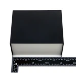 Caja metálica para proyectos 180x145x90mm en uso con componentes electrónicos