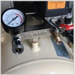 Detalle del tanque de 50 litros del compresor aire sin aceite