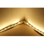 Detalle del conector clip LED forma L para tiras RGB 10mm 4 pines
