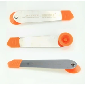 Metalni alat za otvaranje s rotirajućim valjkom za tablete i pametne telefone