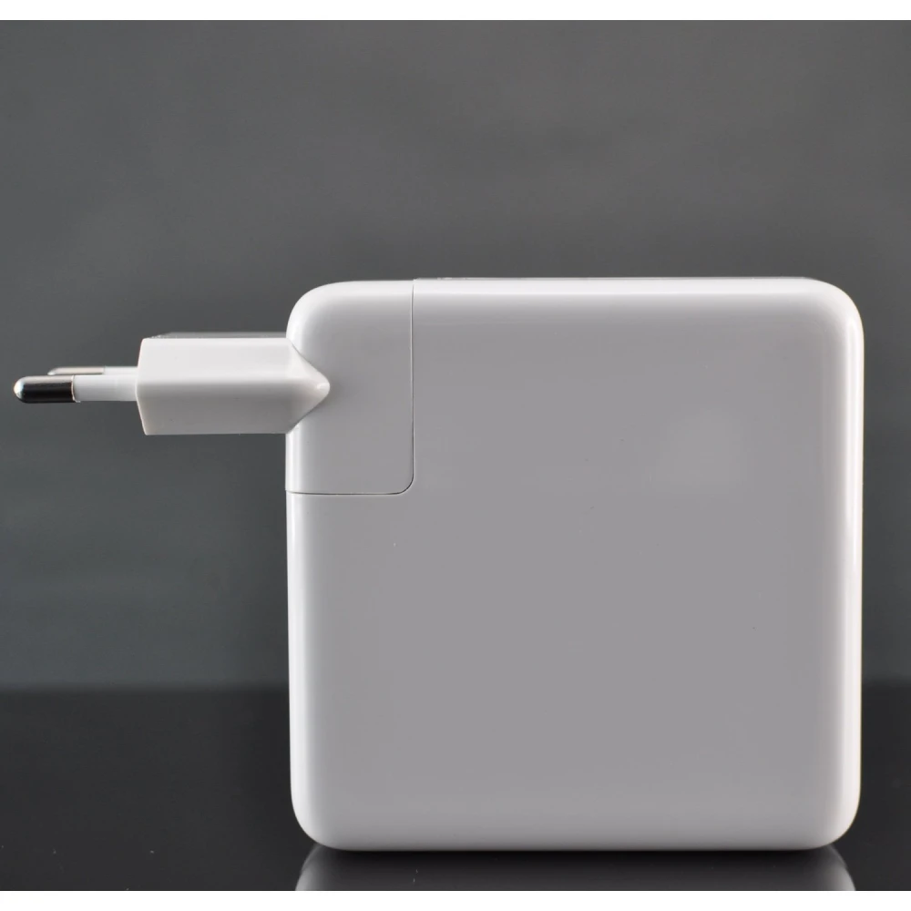 Vista lateral del cargador USB-C 87W compatible para MacBook Pro 15