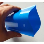 Tubo termoretráctil azul para embellecer y proteger componentes