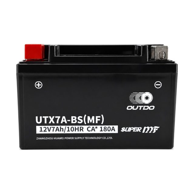 OUTDO UTX7A-BS, akumulator za motocikl YTX7A-BS prikazan sprijeda s oba pola